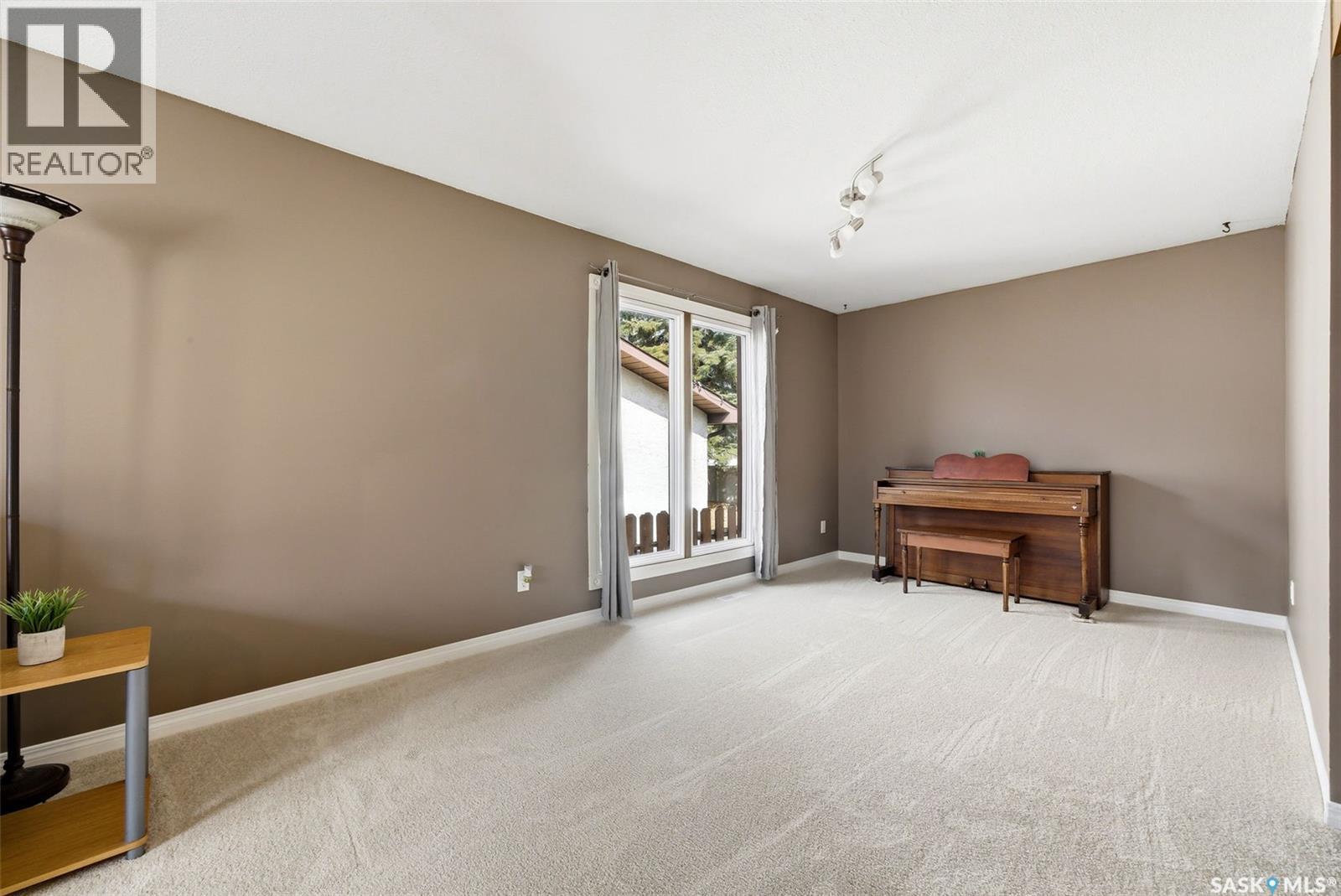 2102 Cunning Crescent, Regina, Saskatchewan  S4V 0M8 - Photo 6 - SK032459