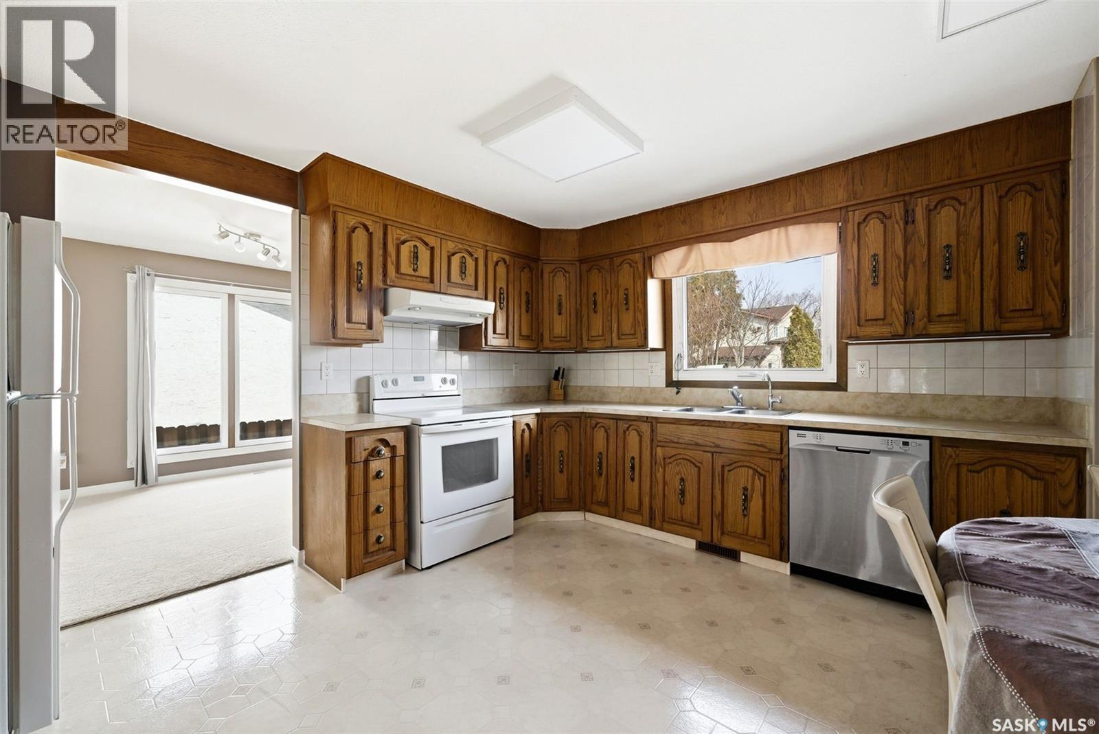 2102 Cunning Crescent, Regina, Saskatchewan  S4V 0M8 - Photo 7 - SK032459