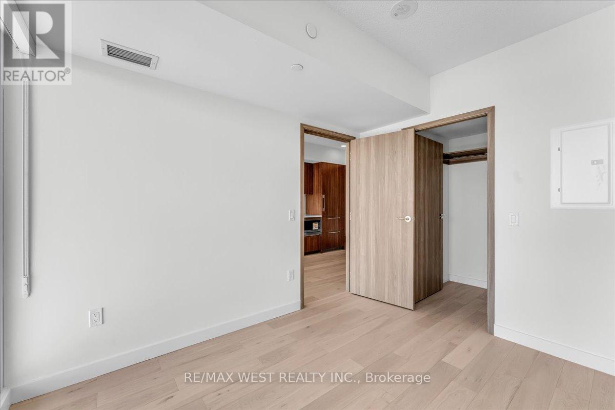 5709 - 1 Concord Cityplace Way, Toronto, Ontario  M5V 0X3 - Photo 15 - C12982098