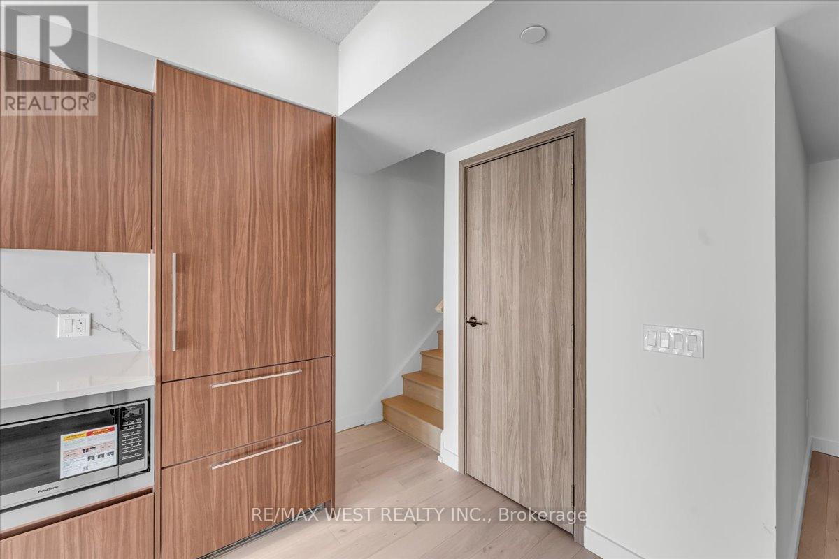 5709 - 1 Concord Cityplace Way, Toronto, Ontario  M5V 0X3 - Photo 22 - C12982098