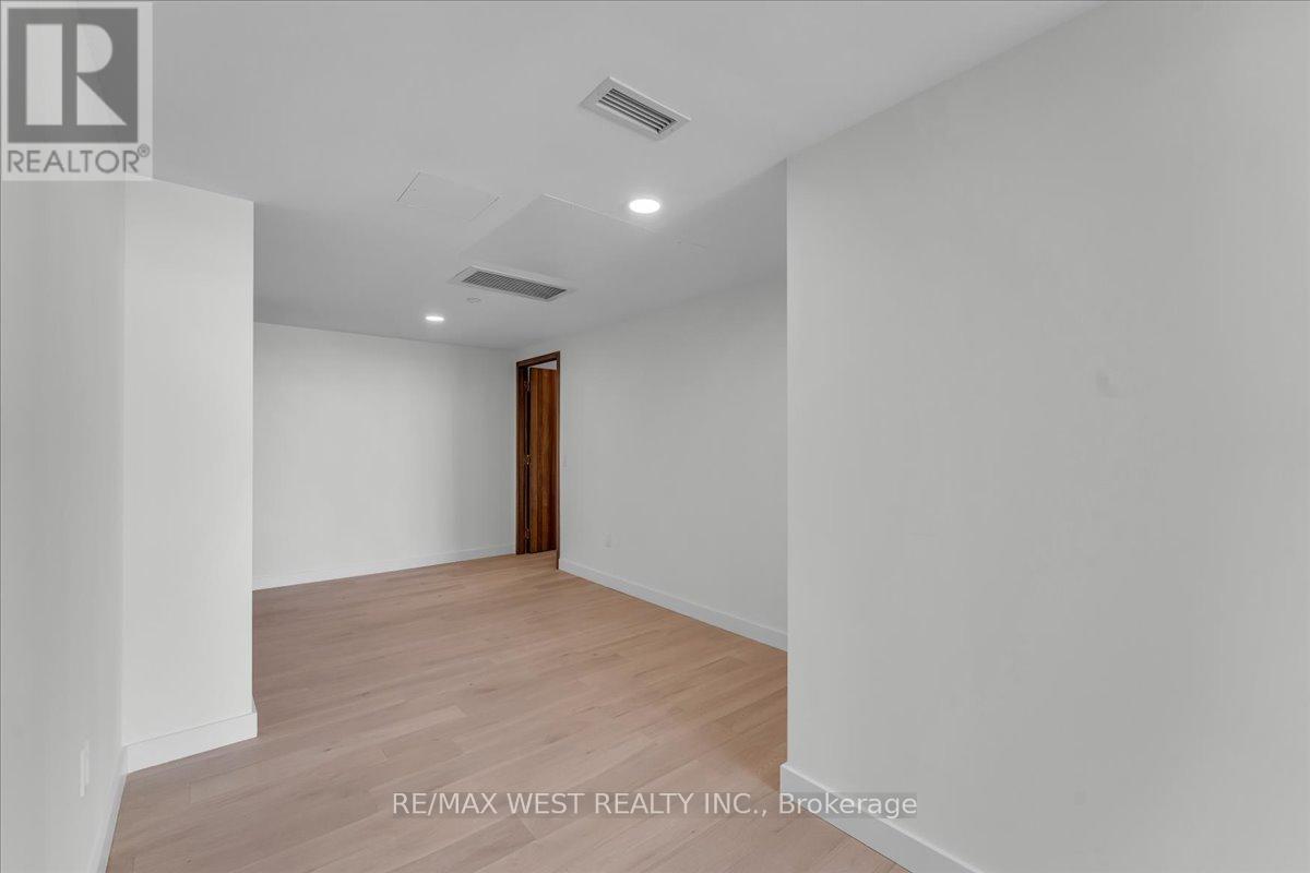 5709 - 1 Concord Cityplace Way, Toronto, Ontario  M5V 0X3 - Photo 25 - C12982098