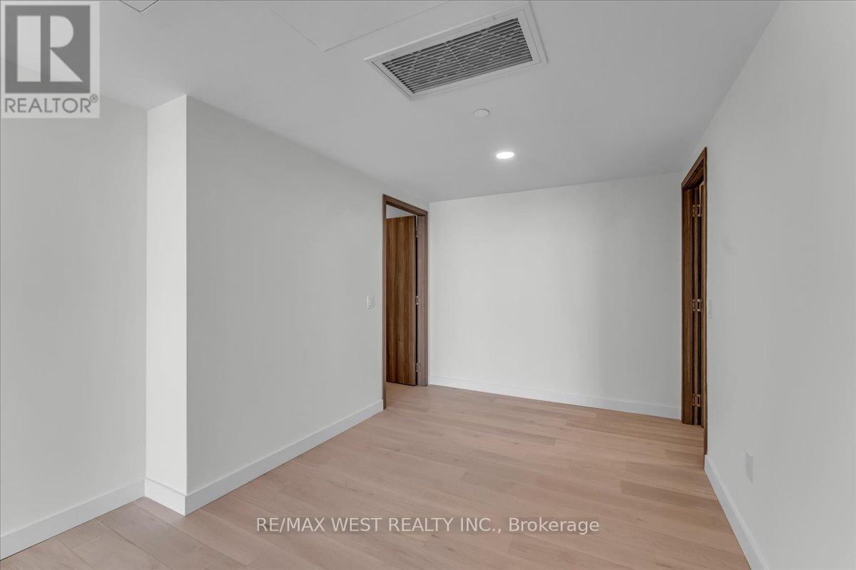 5709 - 1 Concord Cityplace Way, Toronto, Ontario  M5V 0X3 - Photo 26 - C12982098