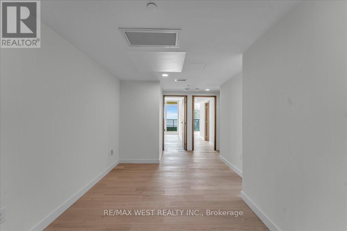 5709 - 1 Concord Cityplace Way, Toronto, Ontario  M5V 0X3 - Photo 29 - C12982098