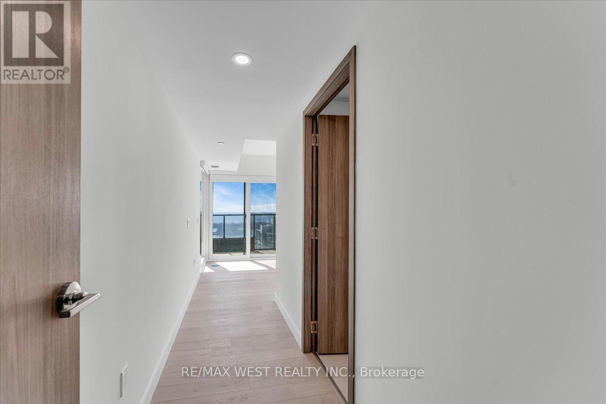 5709 - 1 Concord Cityplace Way, Toronto, Ontario  M5V 0X3 - Photo 30 - C12982098