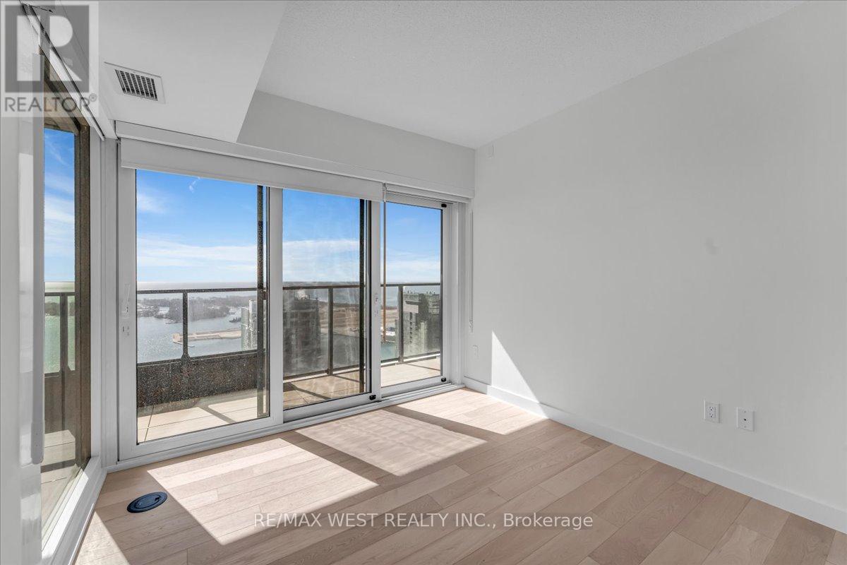 5709 - 1 Concord Cityplace Way, Toronto, Ontario  M5V 0X3 - Photo 32 - C12982098