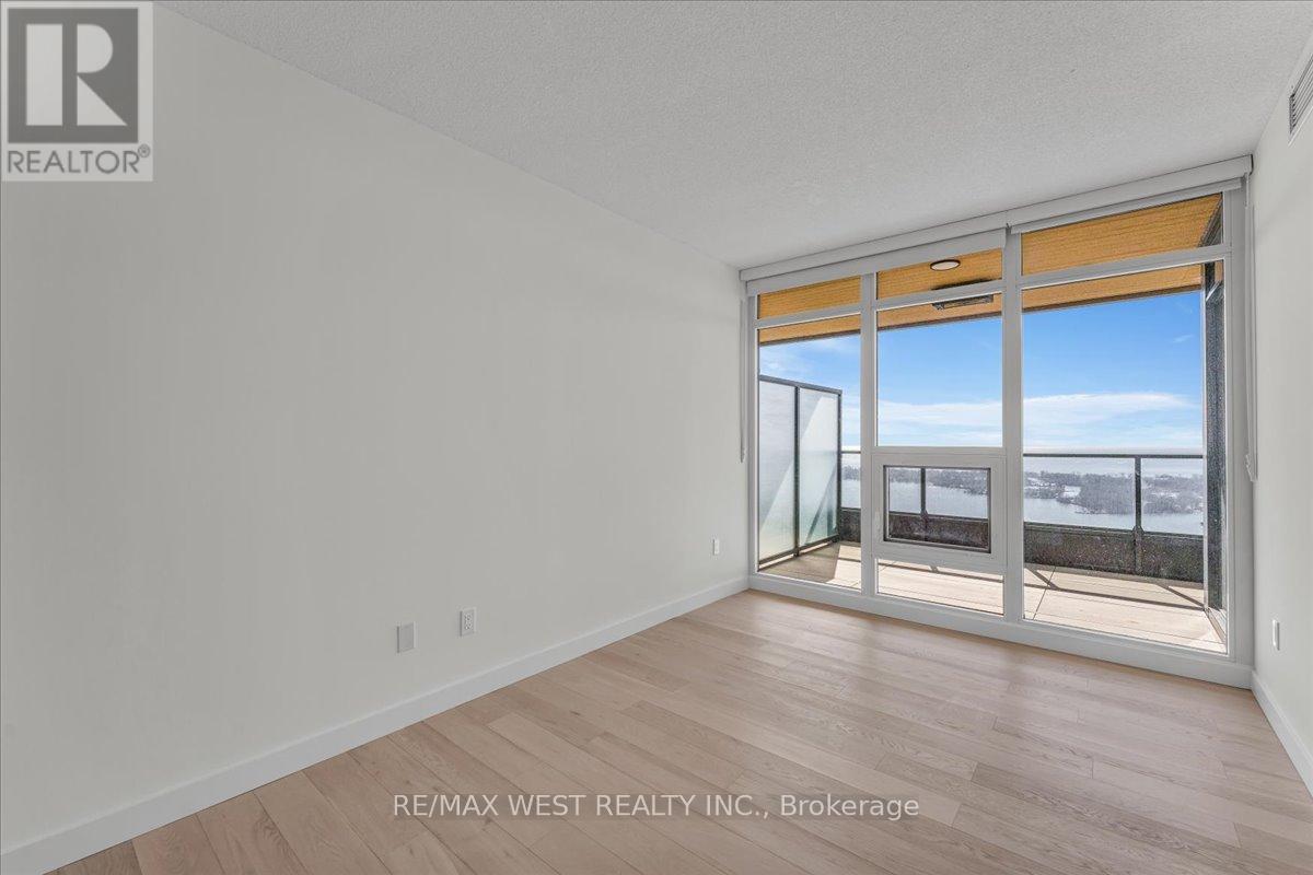 5709 - 1 Concord Cityplace Way, Toronto, Ontario  M5V 0X3 - Photo 35 - C12982098