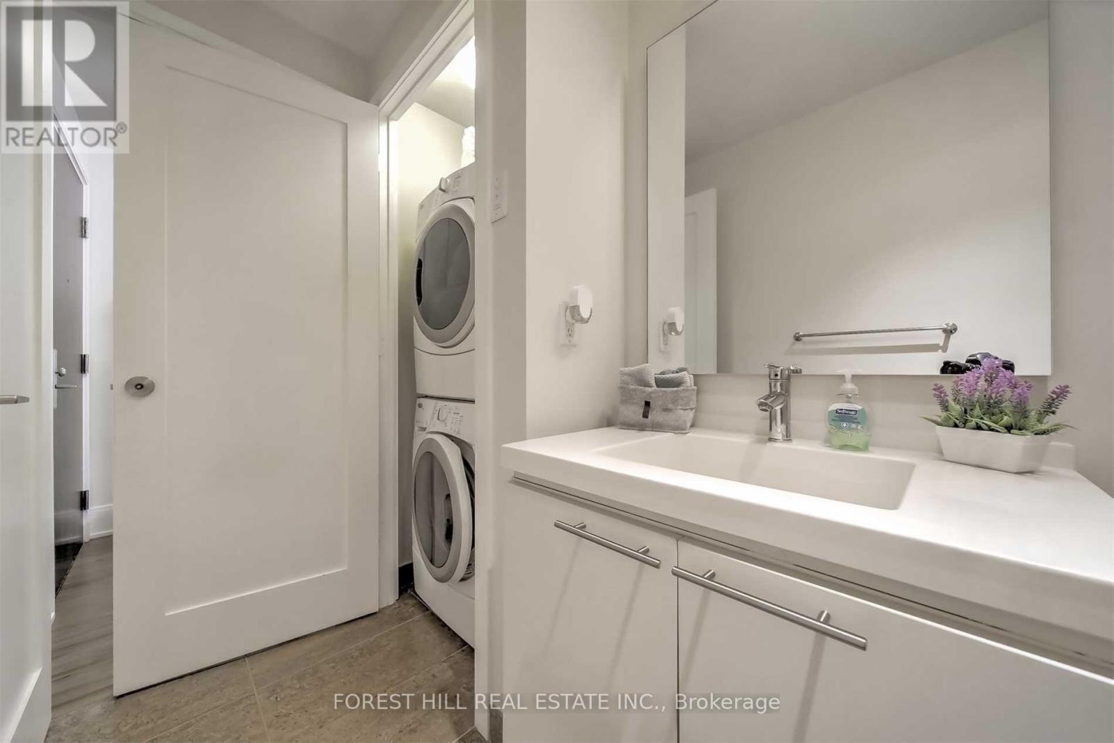 1709 - 25 Broadway Avenue, Toronto, Ontario  M4P 1T7 - Photo 16 - C12982252