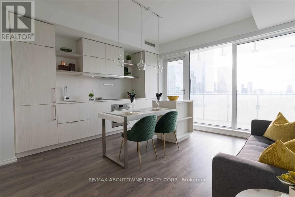 1811 - 197 Yonge Street, Toronto, Ontario  M5B 0C1 - Photo 14 - C12982294