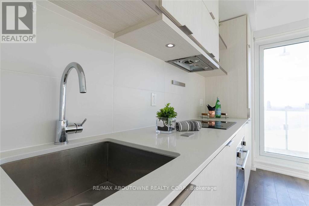 1811 - 197 Yonge Street, Toronto, Ontario  M5B 0C1 - Photo 16 - C12982294