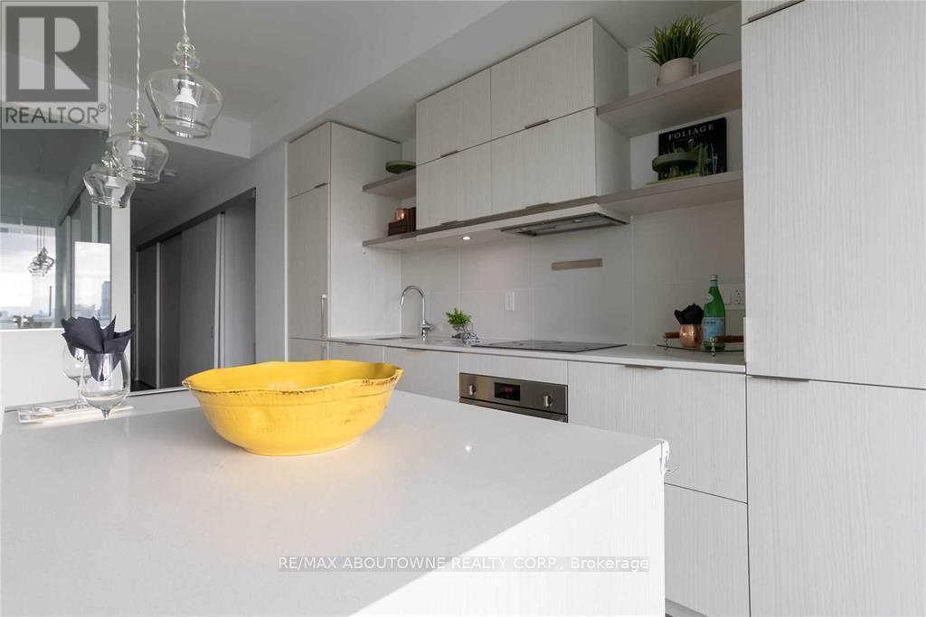 1811 - 197 Yonge Street, Toronto, Ontario  M5B 0C1 - Photo 17 - C12982294