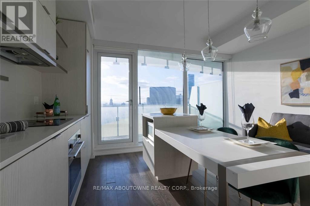 1811 - 197 Yonge Street, Toronto, Ontario  M5B 0C1 - Photo 18 - C12982294