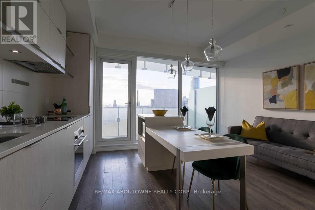 1811 - 197 Yonge Street, Toronto, Ontario  M5B 0C1 - Photo 19 - C12982294