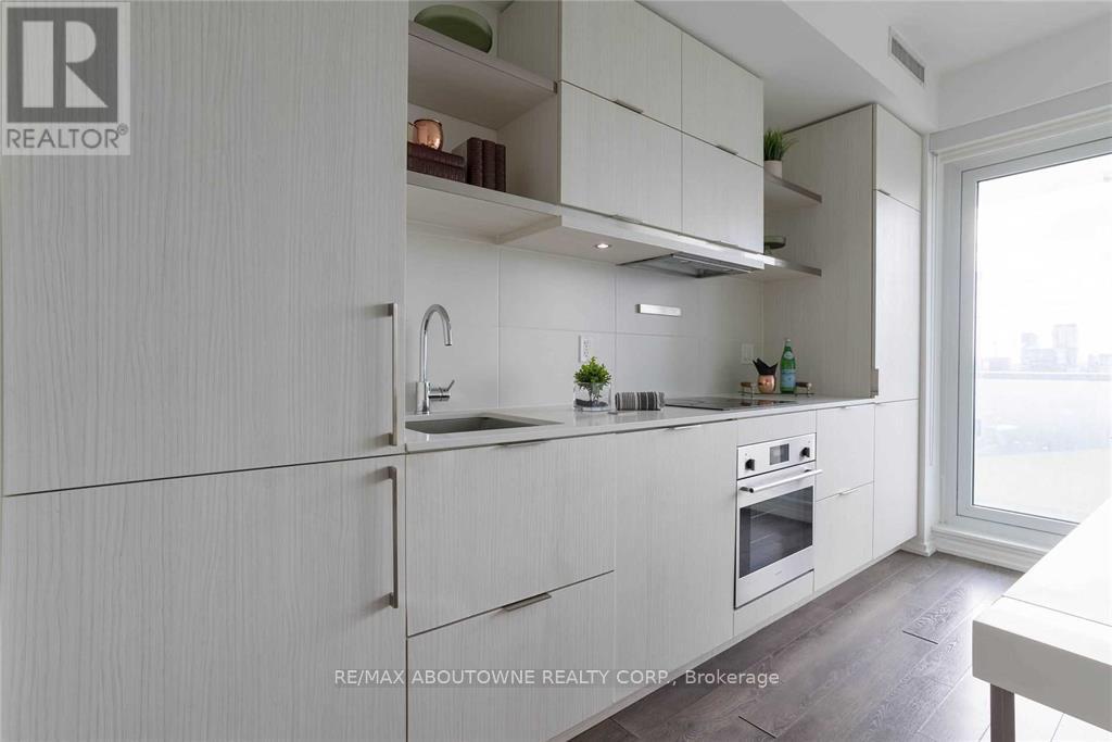 1811 - 197 Yonge Street, Toronto, Ontario  M5B 0C1 - Photo 20 - C12982294