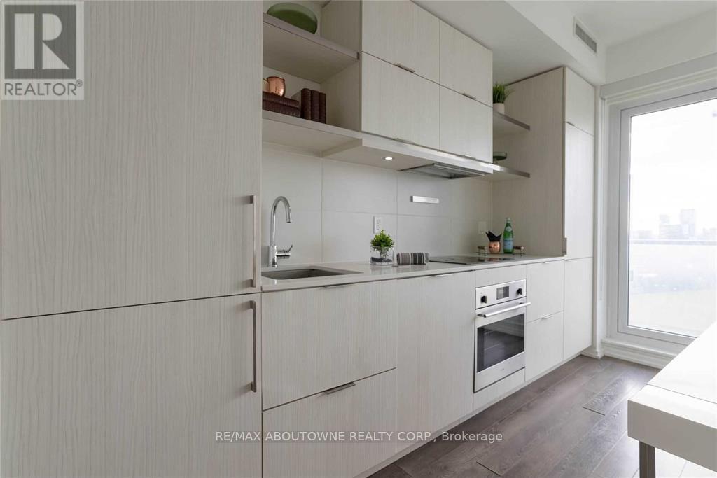 1811 - 197 Yonge Street, Toronto, Ontario  M5B 0C1 - Photo 23 - C12982294