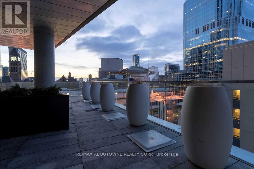 1811 - 197 Yonge Street, Toronto, Ontario  M5B 0C1 - Photo 29 - C12982294