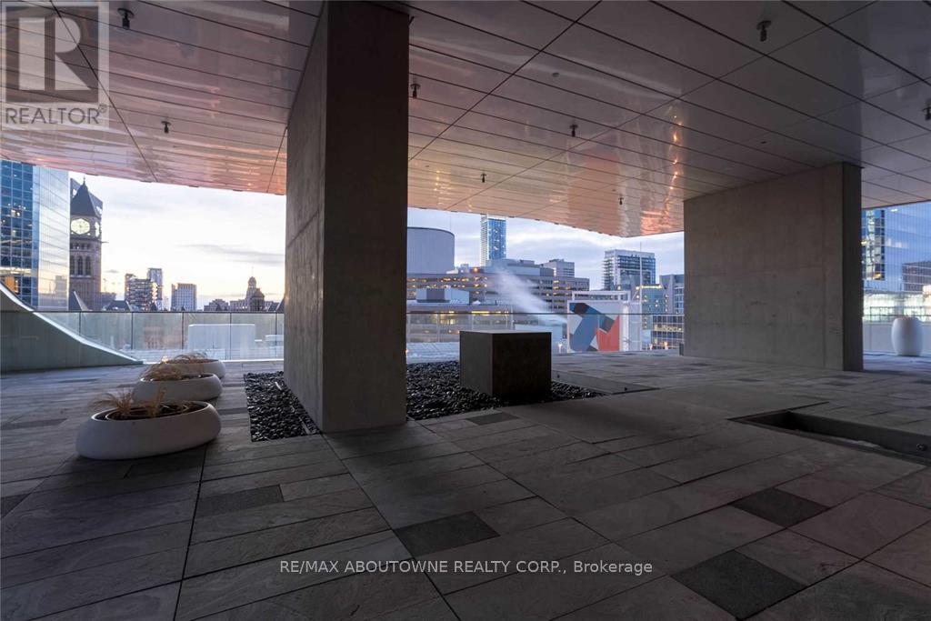 1811 - 197 Yonge Street, Toronto, Ontario  M5B 0C1 - Photo 32 - C12982294