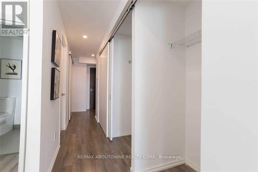 1811 - 197 Yonge Street, Toronto, Ontario  M5B 0C1 - Photo 5 - C12982294