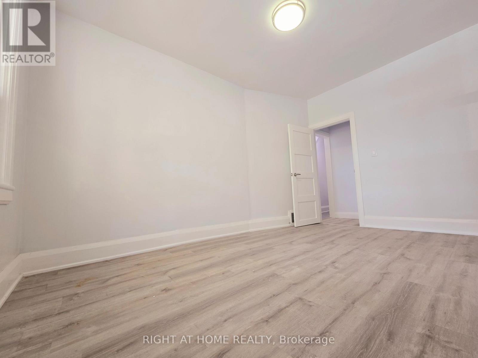 Main - 685 Greenwood Avenue, Toronto, Ontario  M4J 4B6 - Photo 10 - E12982178