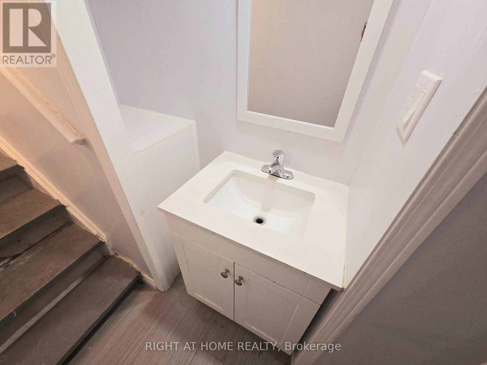 Main - 685 Greenwood Avenue, Toronto, Ontario  M4J 4B6 - Photo 13 - E12982178