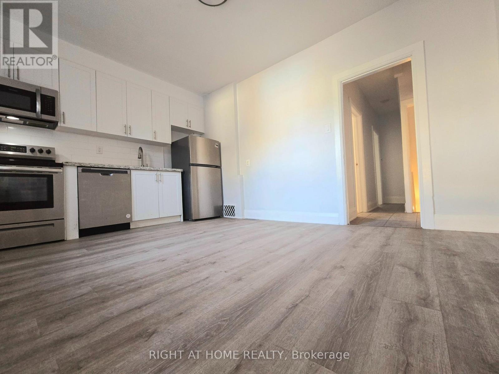 Main - 685 Greenwood Avenue, Toronto, Ontario  M4J 4B6 - Photo 2 - E12982178