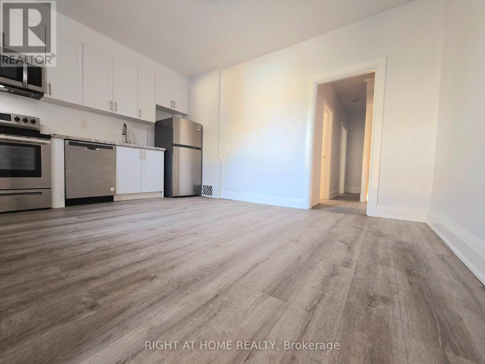 Main - 685 Greenwood Avenue, Toronto, Ontario  M4J 4B6 - Photo 3 - E12982178