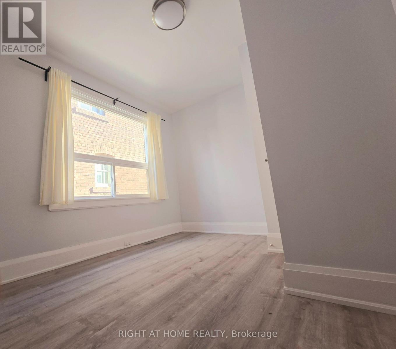 Main - 685 Greenwood Avenue, Toronto, Ontario  M4J 4B6 - Photo 6 - E12982178