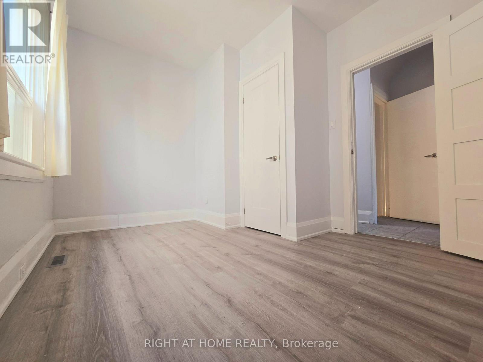 Main - 685 Greenwood Avenue, Toronto, Ontario  M4J 4B6 - Photo 7 - E12982178