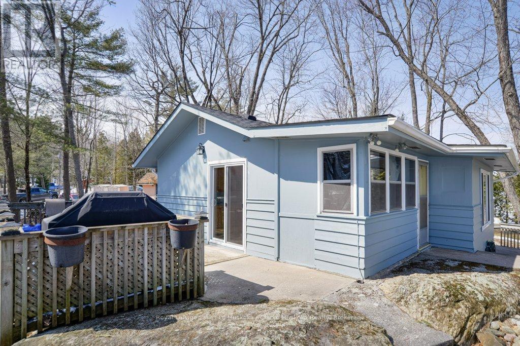 525 Hiawatha Road, Georgian Bay, Ontario  L0K 1S0 - Photo 2 - X12919424