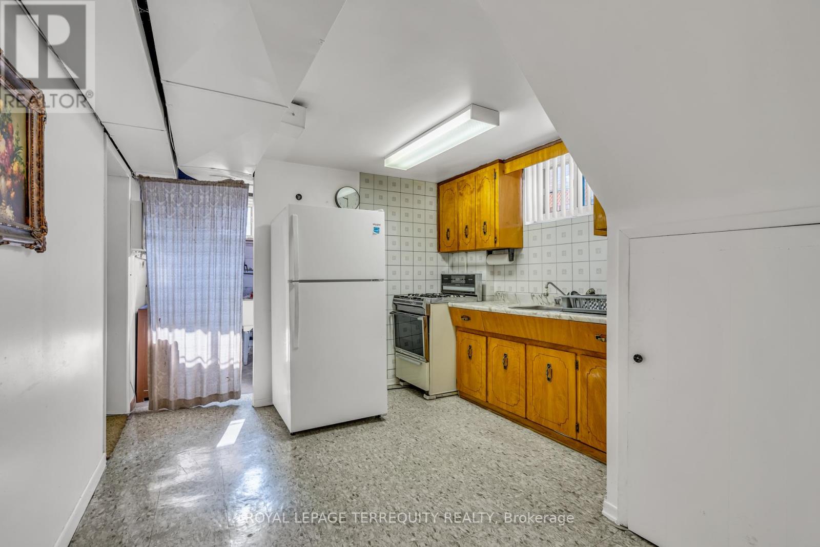 141 Harding Avenue, Toronto, Ontario  M6M 3A7 - Photo 22 - W12800622