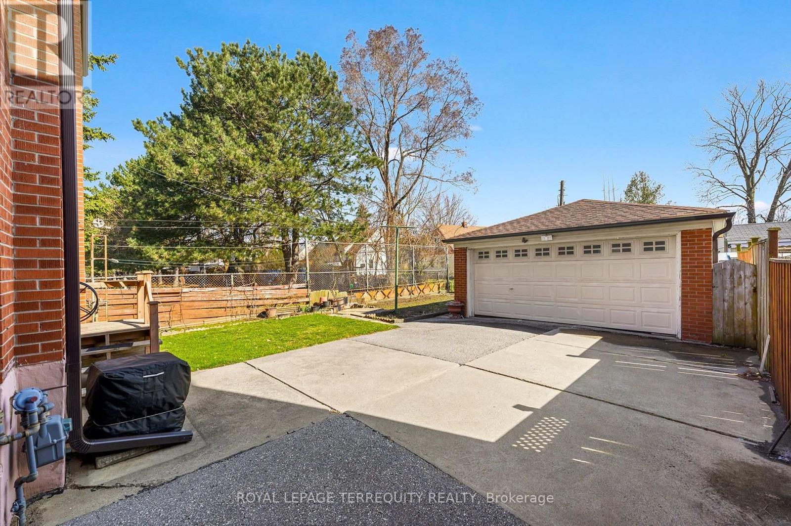 141 Harding Avenue, Toronto, Ontario  M6M 3A7 - Photo 26 - W12800622