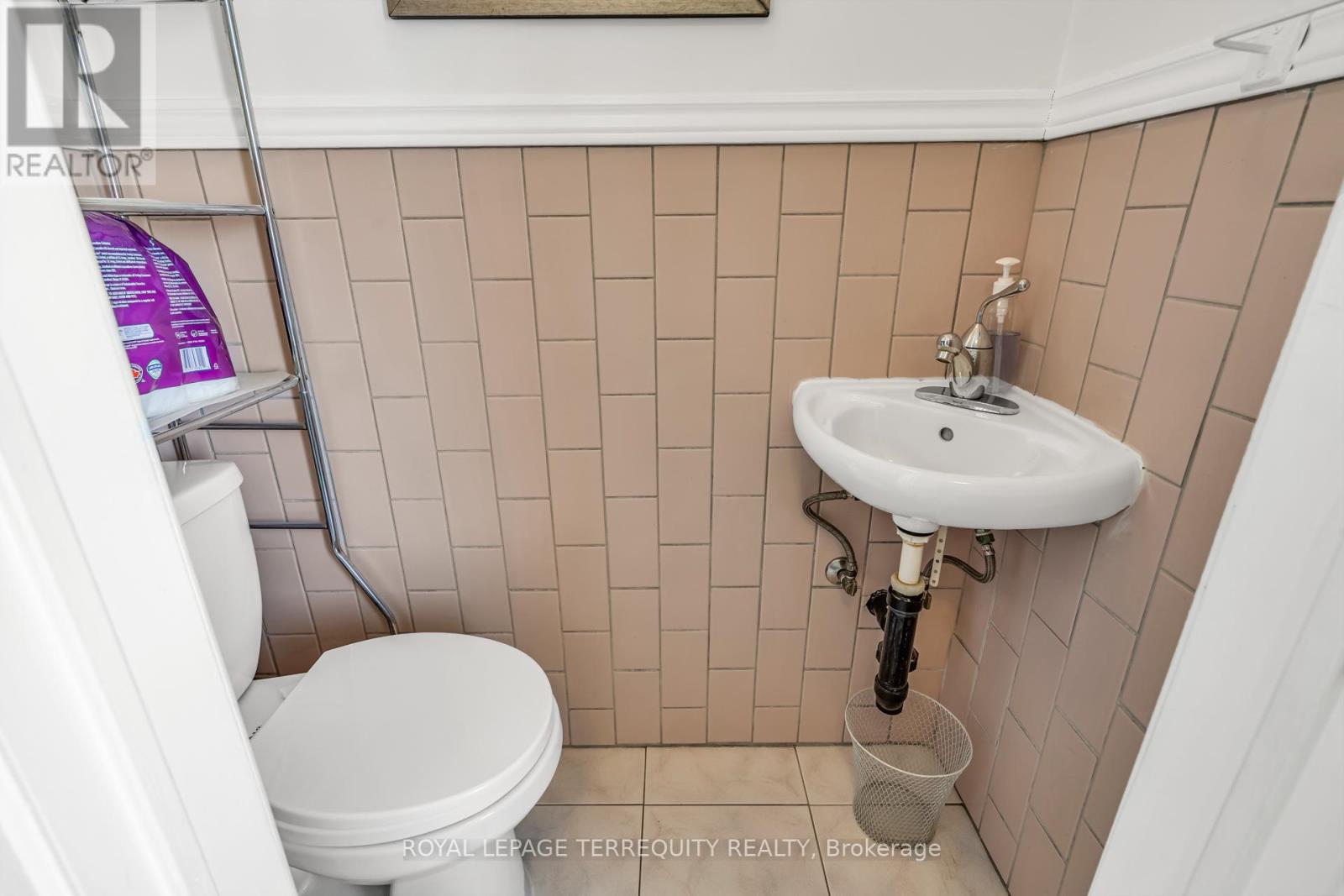 141 Harding Avenue, Toronto, Ontario  M6M 3A7 - Photo 11 - W12800622