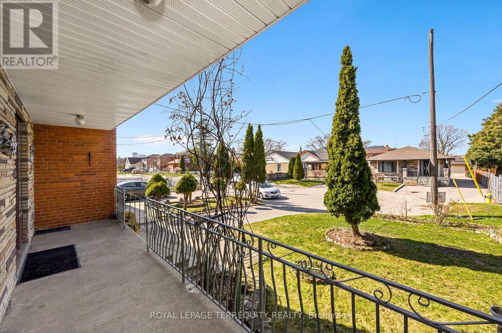 141 Harding Avenue, Toronto, Ontario  M6M 3A7 - Photo 30 - W12800622