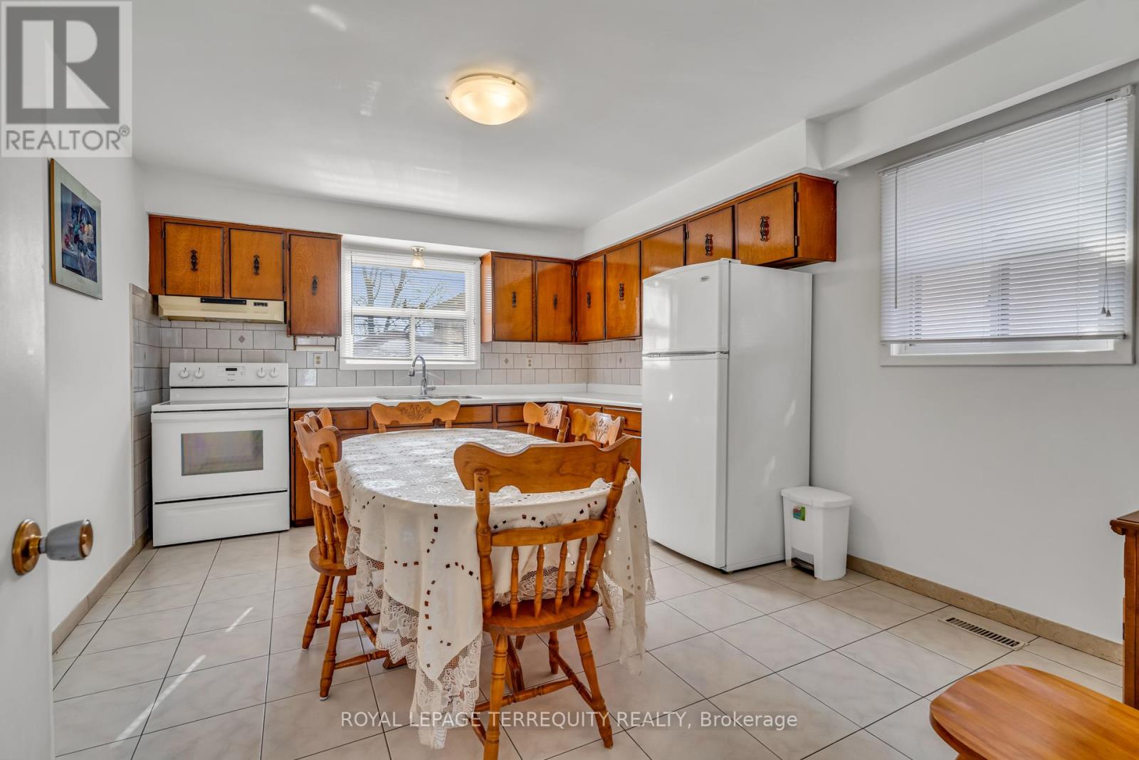 141 Harding Avenue, Toronto, Ontario  M6M 3A7 - Photo 8 - W12800622