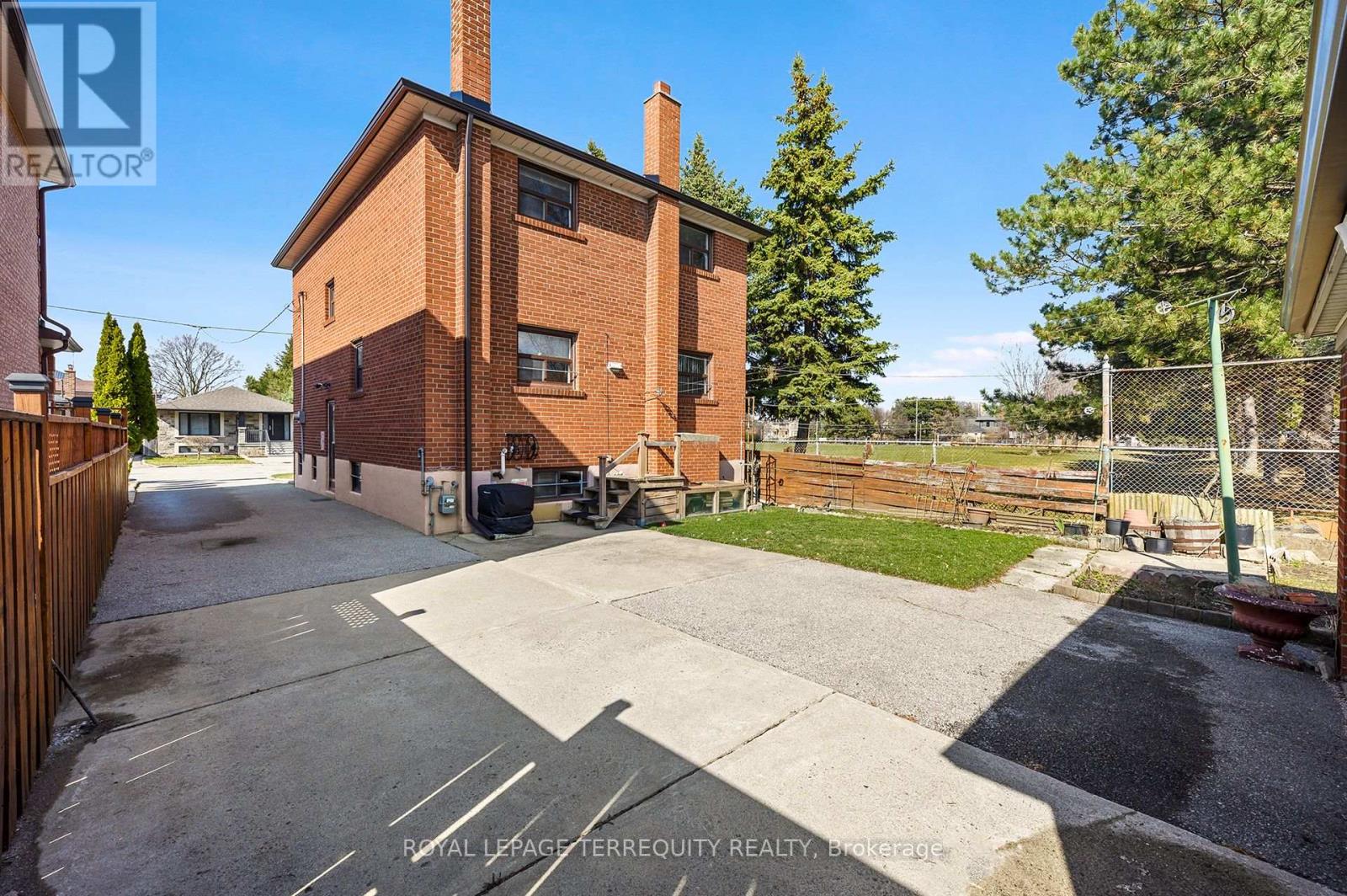 141 Harding Avenue, Toronto, Ontario  M6M 3A7 - Photo 27 - W12800622