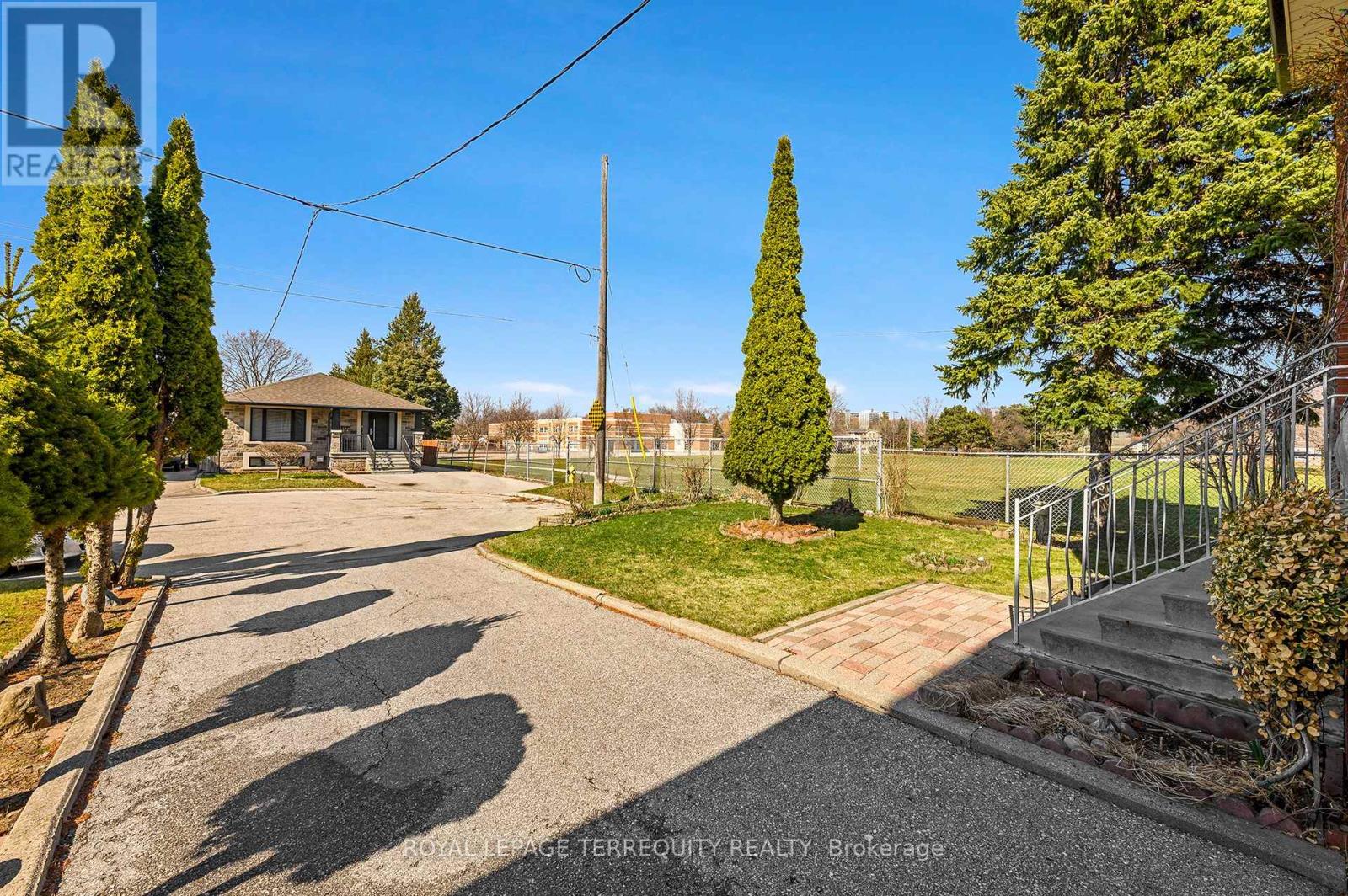 141 Harding Avenue, Toronto, Ontario  M6M 3A7 - Photo 29 - W12800622
