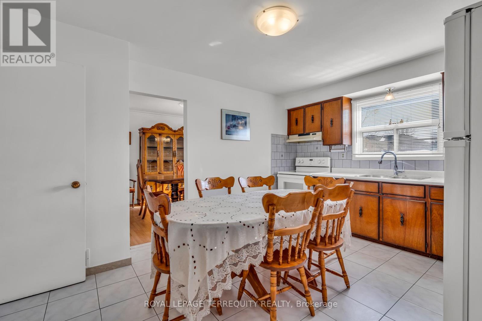 141 Harding Avenue, Toronto, Ontario  M6M 3A7 - Photo 9 - W12800622