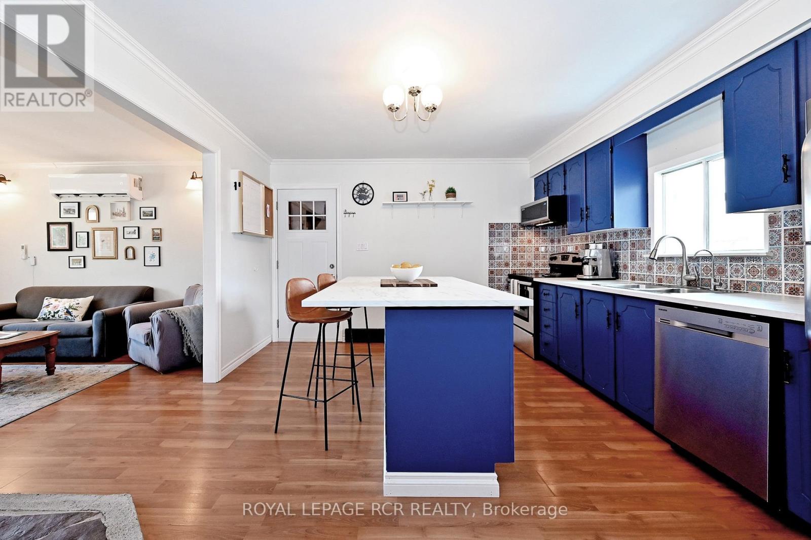 993 Barton Avenue, Georgina, Ontario  L4P 3E9 - Photo 11 - N12981912