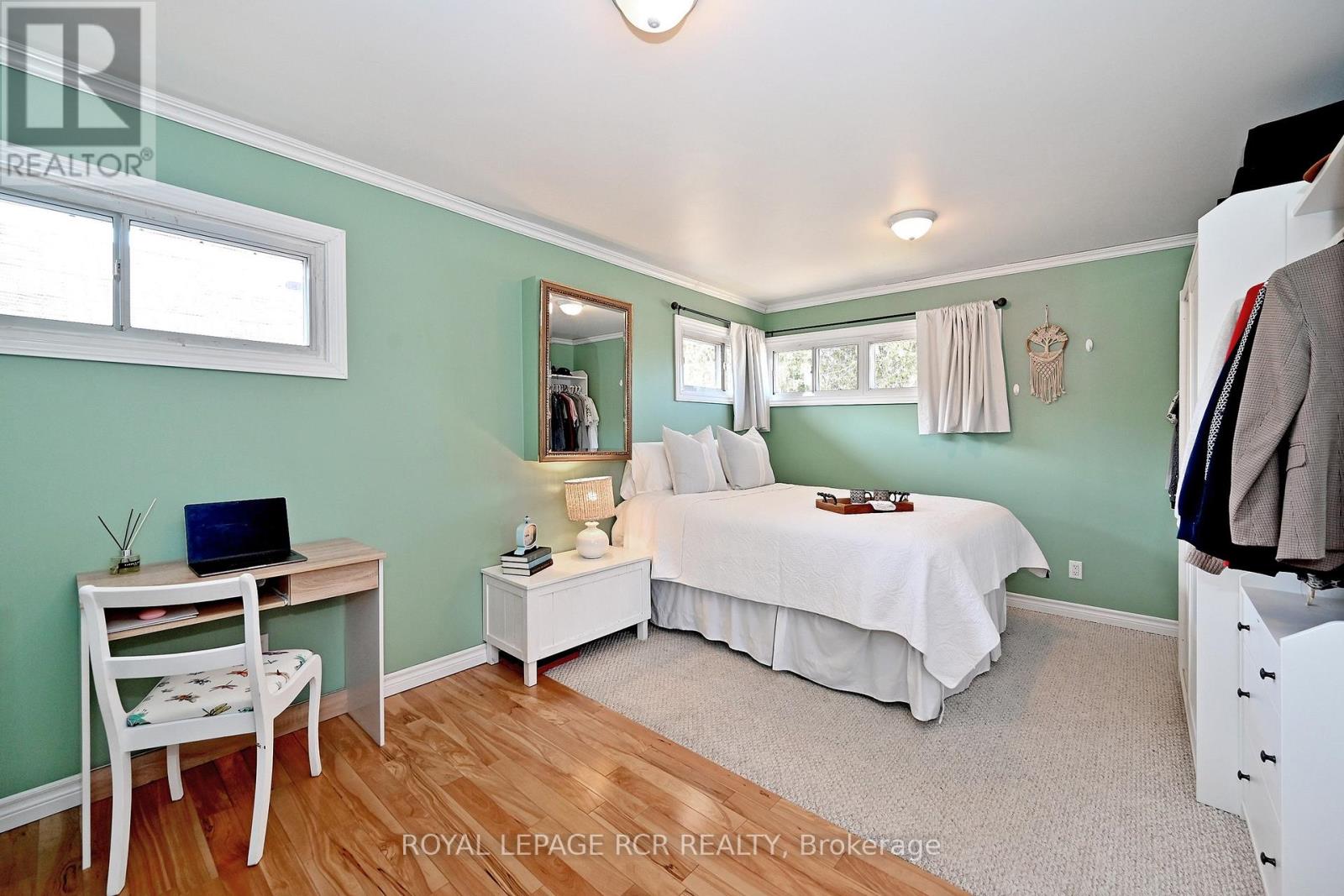 993 Barton Avenue, Georgina, Ontario  L4P 3E9 - Photo 16 - N12981912