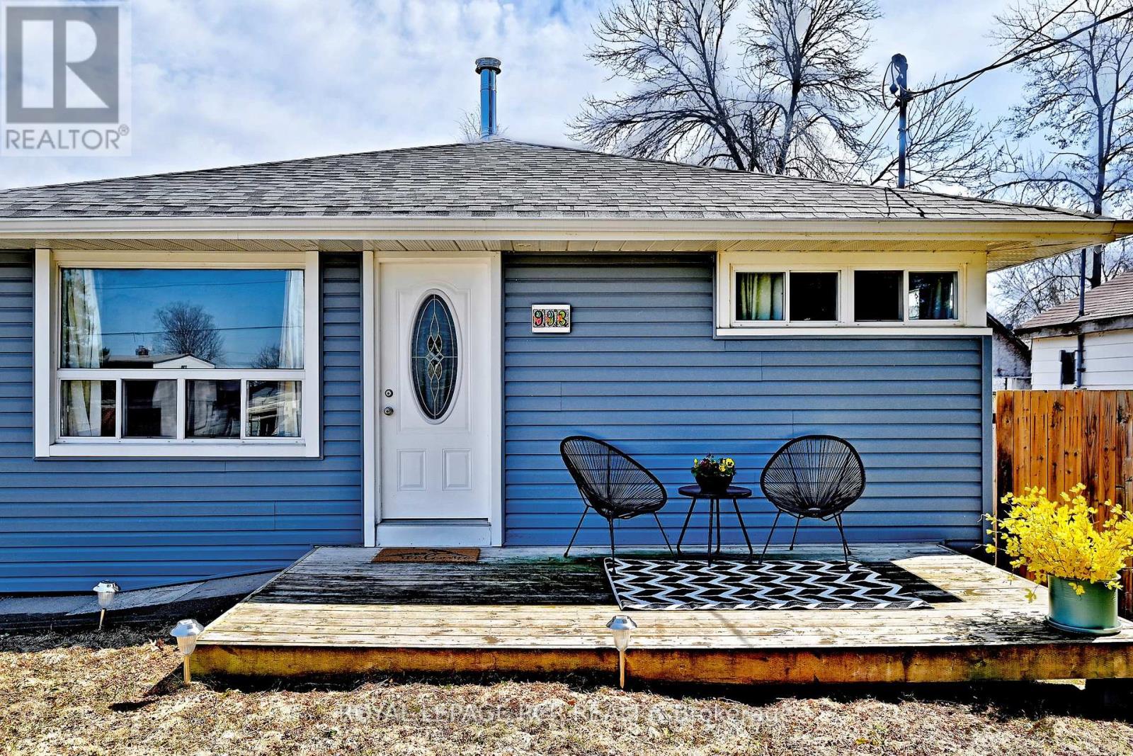 993 Barton Avenue, Georgina, Ontario  L4P 3E9 - Photo 2 - N12981912