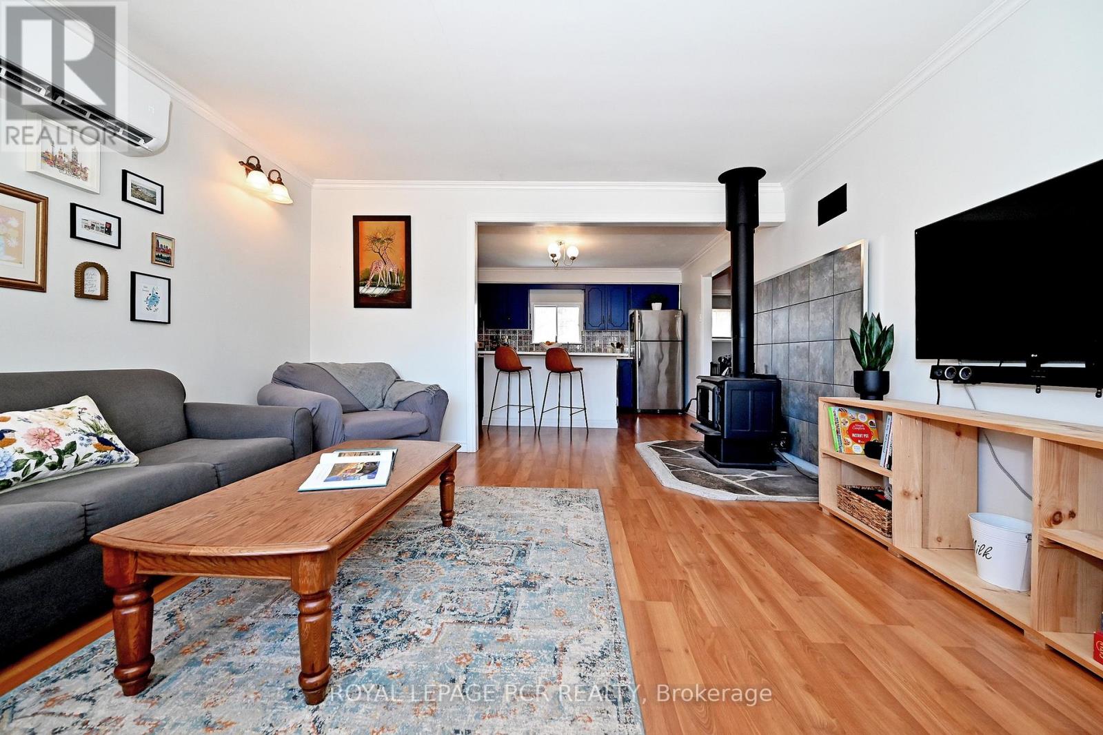 993 Barton Avenue, Georgina, Ontario  L4P 3E9 - Photo 7 - N12981912