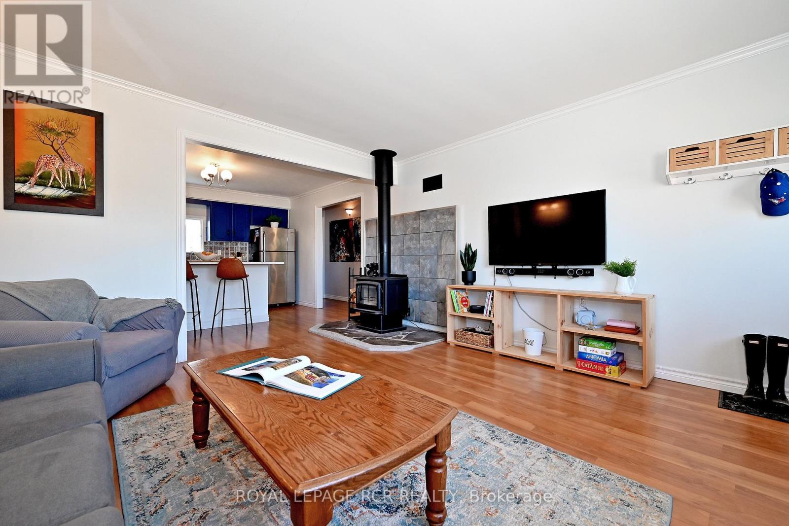 993 Barton Avenue, Georgina, Ontario  L4P 3E9 - Photo 8 - N12981912