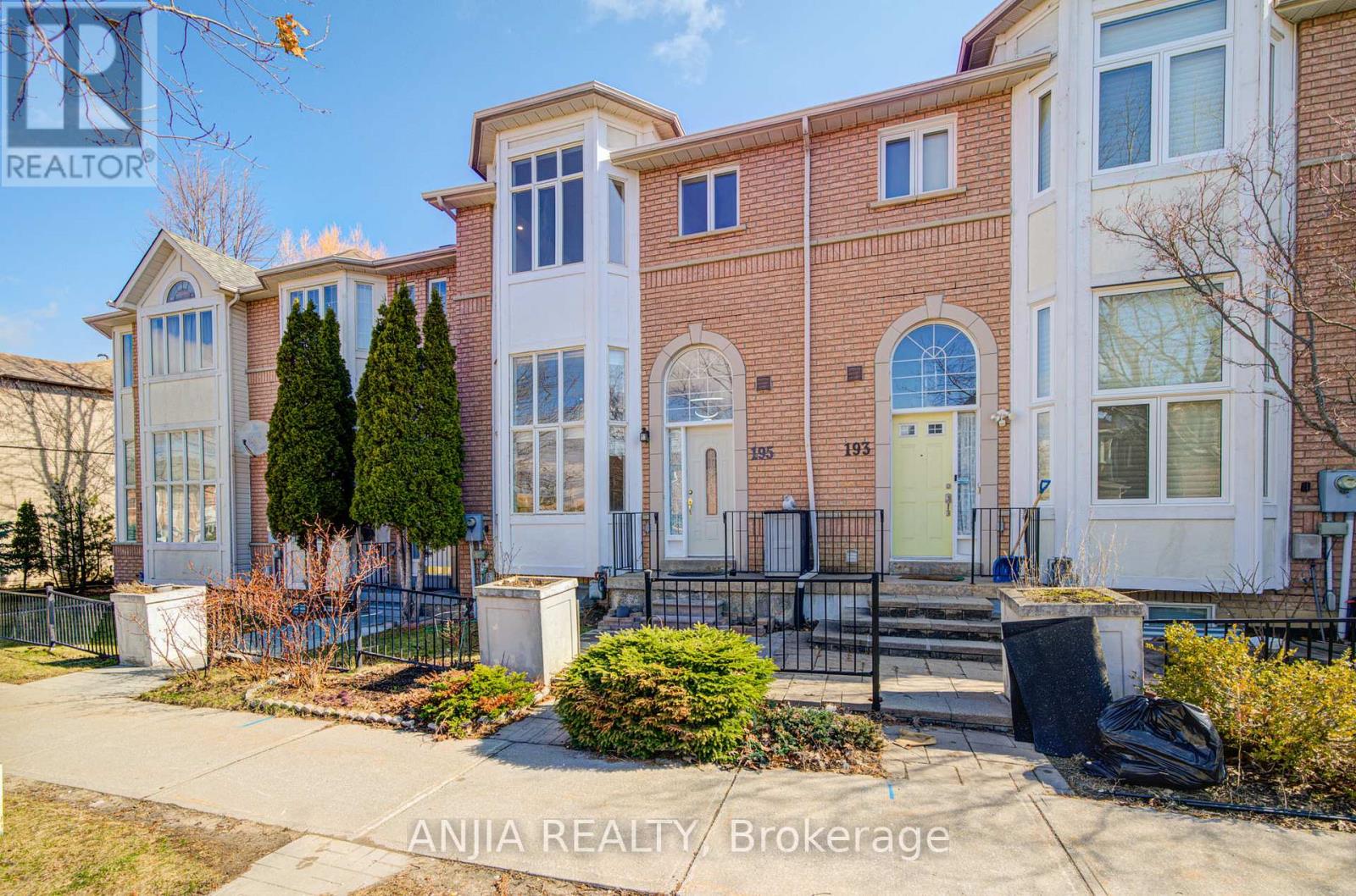 195 Shirley Drive, Richmond Hill, Ontario  L4S 1T3 - Photo 2 - N12981928