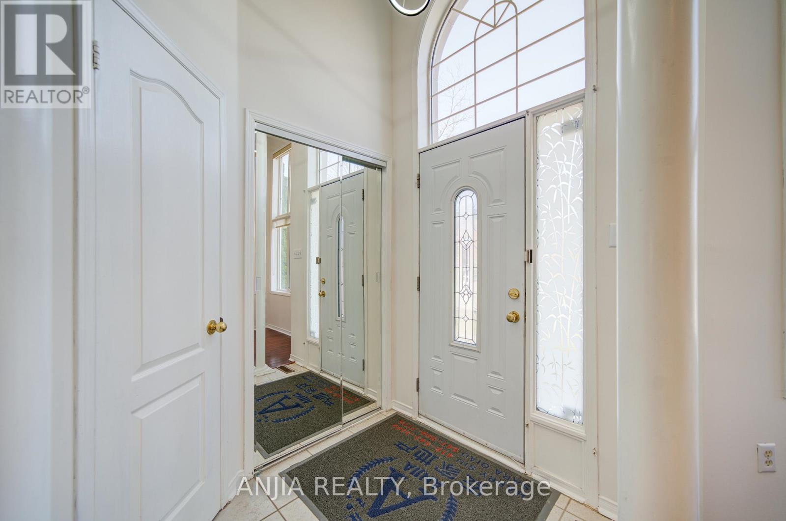 195 Shirley Drive, Richmond Hill, Ontario  L4S 1T3 - Photo 4 - N12981928