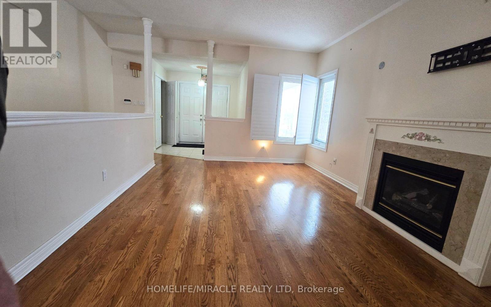 28 Rouge Bank Drive, Markham, Ontario  L3S 4C7 - Photo 2 - N12981980