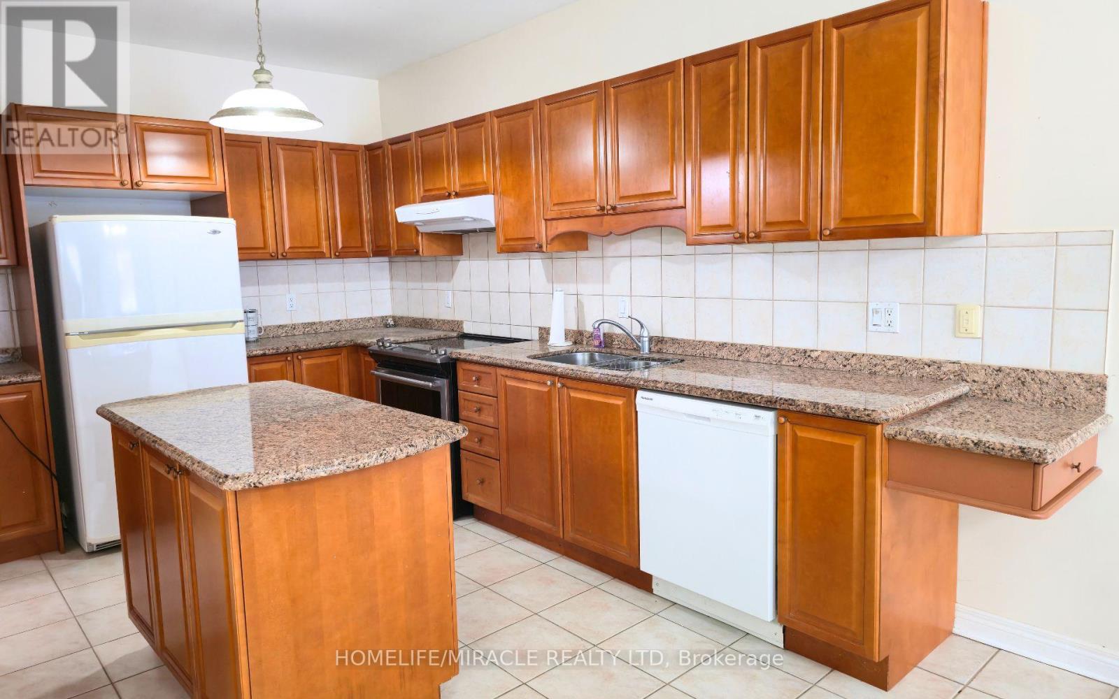 28 Rouge Bank Drive, Markham, Ontario  L3S 4C7 - Photo 8 - N12981980