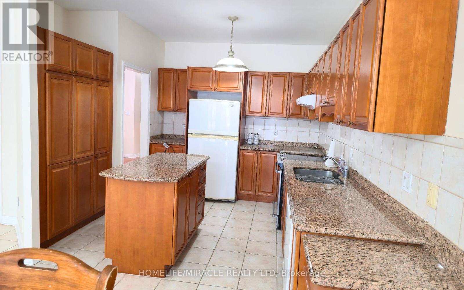 28 Rouge Bank Drive, Markham, Ontario  L3S 4C7 - Photo 9 - N12981980