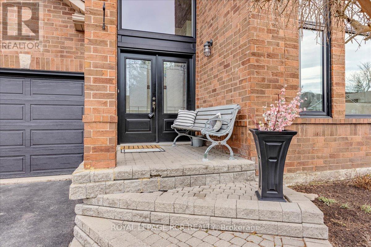 2 Royal Amber Crescent, East Gwillimbury (Mt Albert), Ontario L0G 1M0 - Photo 2 - N12981982