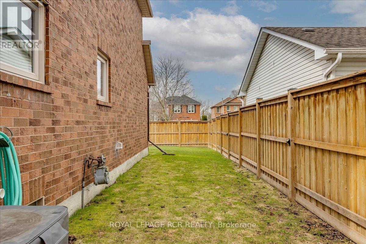 2 Royal Amber Crescent, East Gwillimbury (Mt Albert), Ontario L0G 1M0 - Photo 33 - N12981982