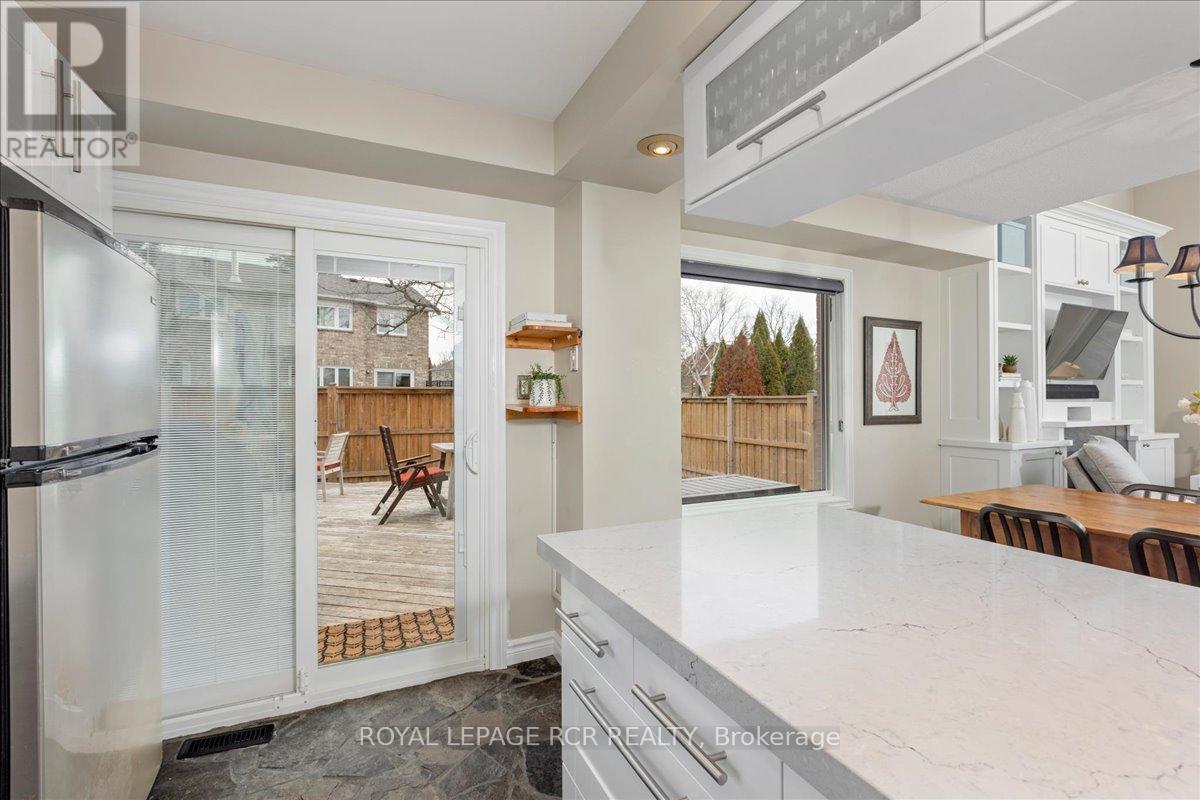 2 Royal Amber Crescent, East Gwillimbury (Mt Albert), Ontario L0G 1M0 - Photo 8 - N12981982