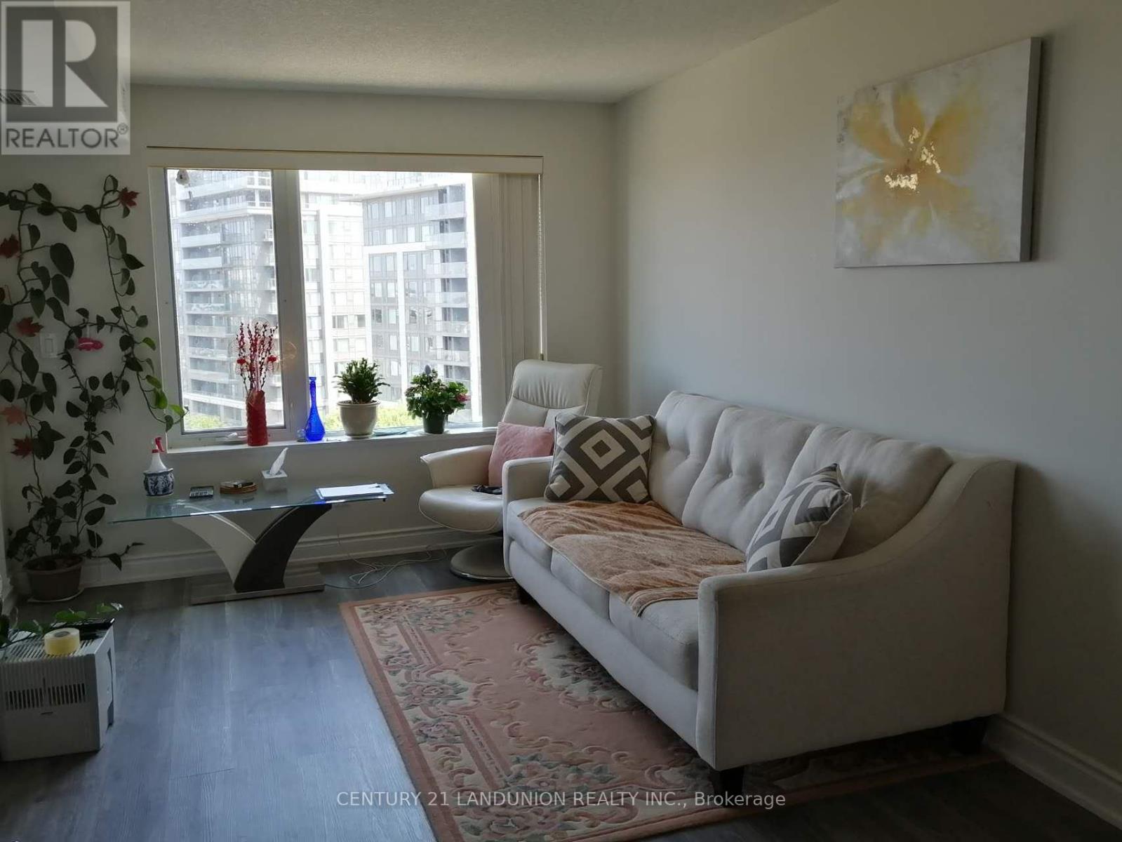 915 - 233 South Park Road, Markham, Ontario  L3T 0B3 - Photo 2 - N12982122